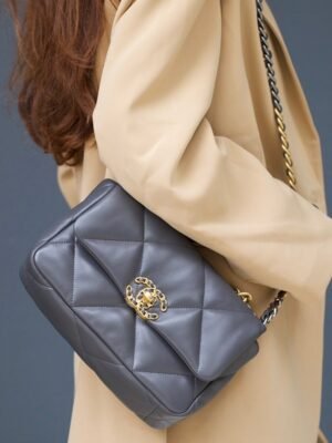 Chanel 19