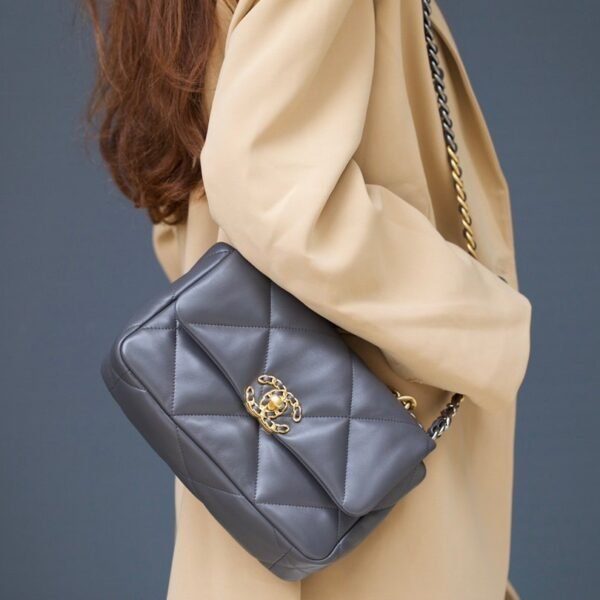 Chanel 19