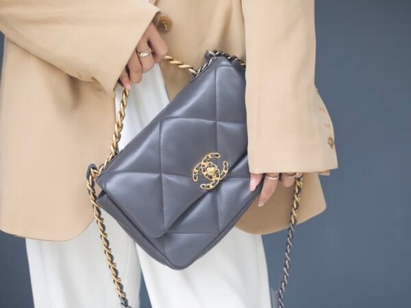 Chanel 19