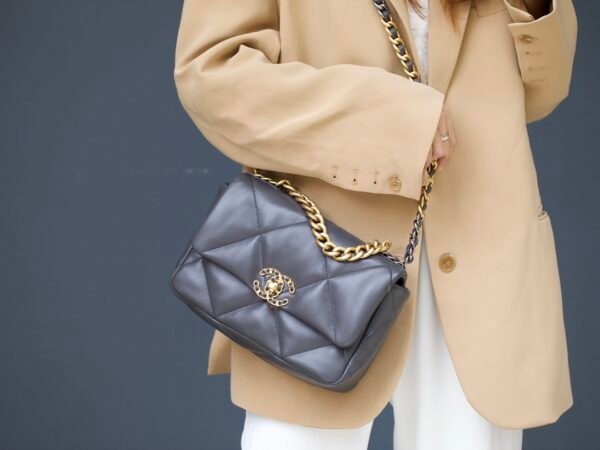 Chanel 19