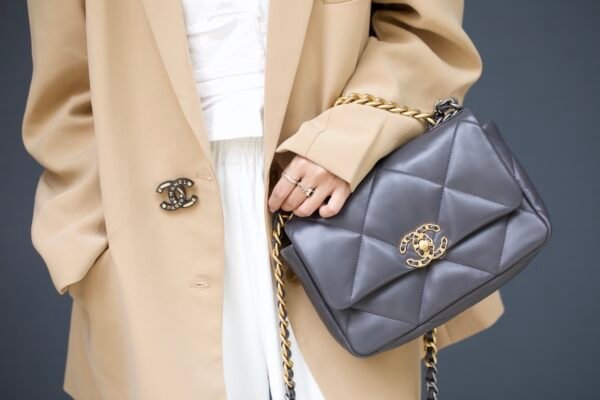 Chanel 19
