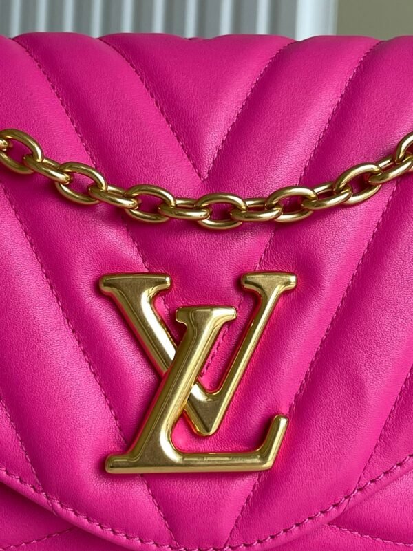 LV NEW WAVE CHAIN BAG