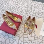Valentino Garavani Powder One Stud Pumps in Patent Leather Woman
