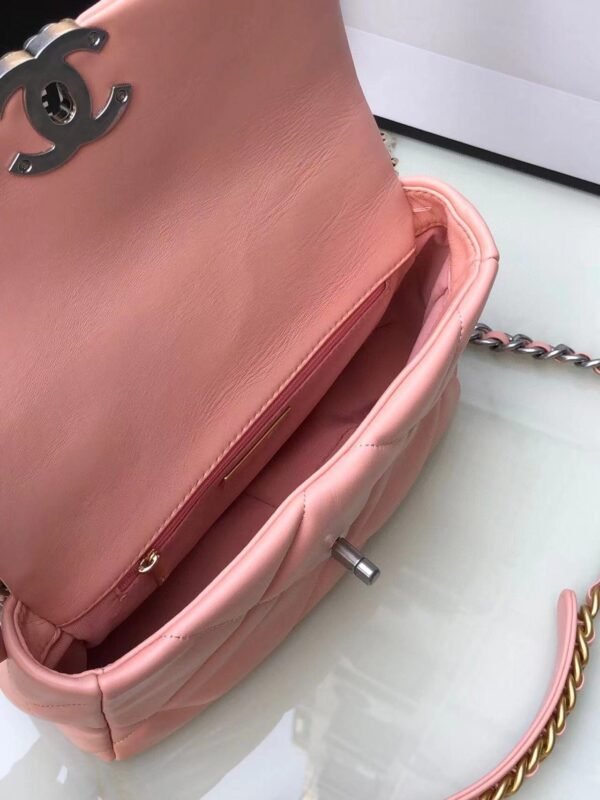 Chanel 19
