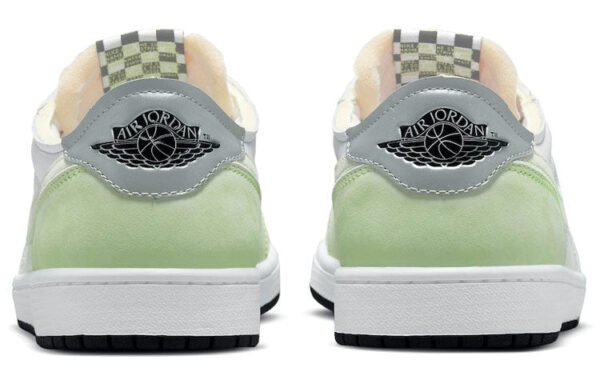 Jordan 1 Low OG Ghost Green DM7837-103