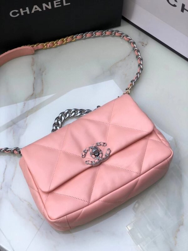 Chanel 19