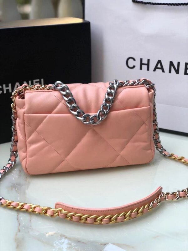 Chanel 19