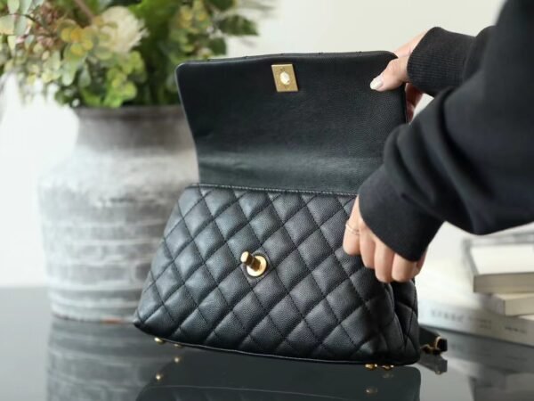 CHANEL COCO HADNLE