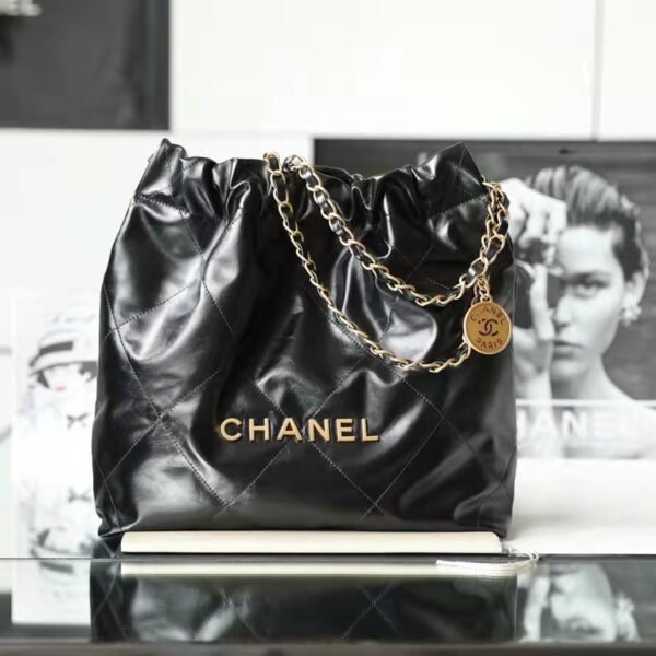 Chanel 22 Medium