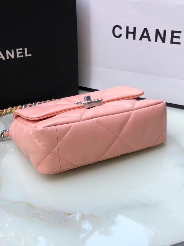 Chanel 19