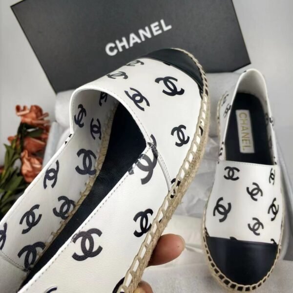 Chanel CC print flat