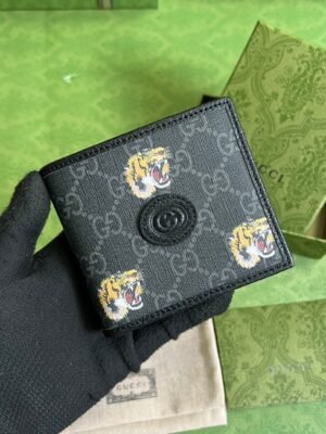 Wallet with Interlocking G