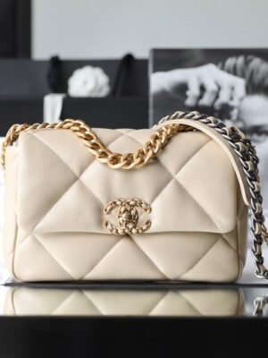 Chanel 19