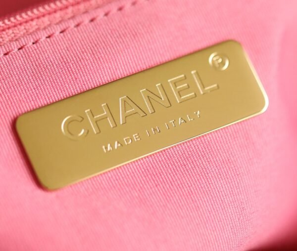 Chanel 19