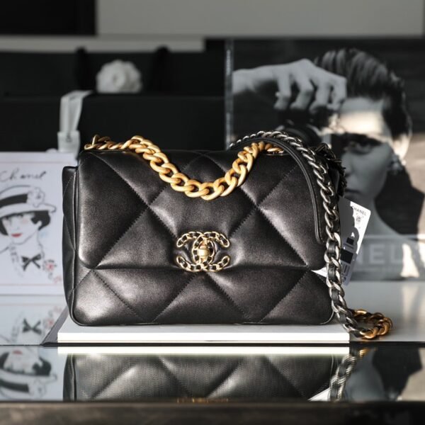 Chanel 19