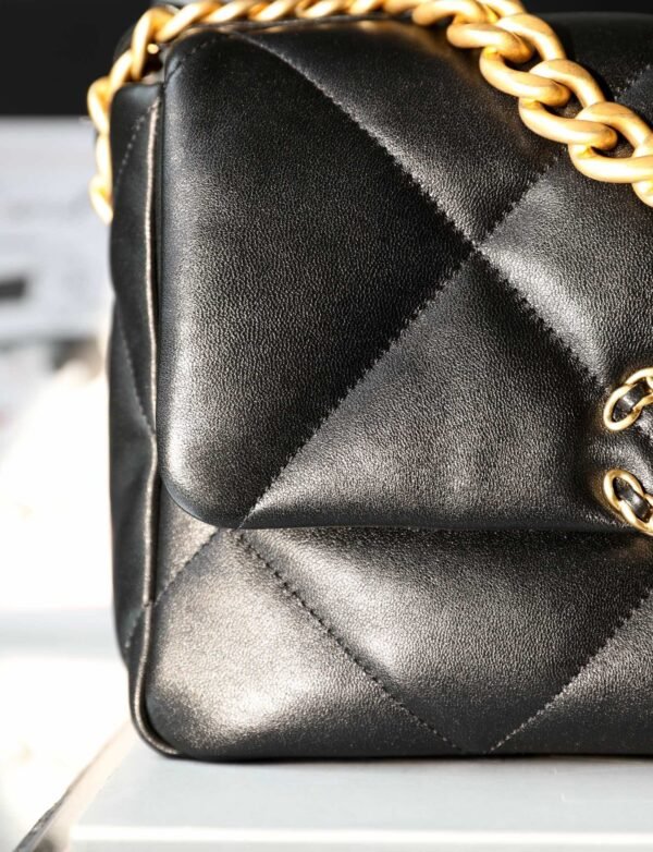 Chanel 19