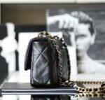 Chanel 19