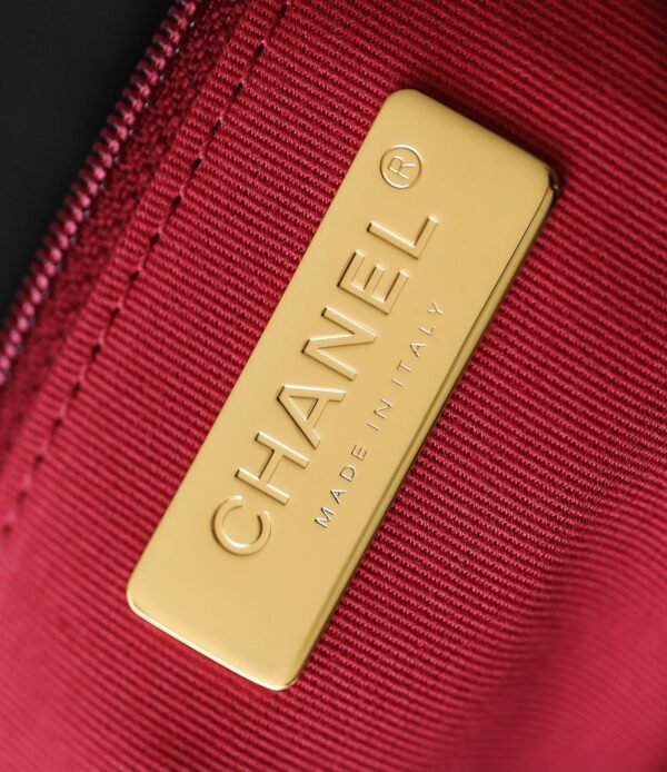 Chanel 19