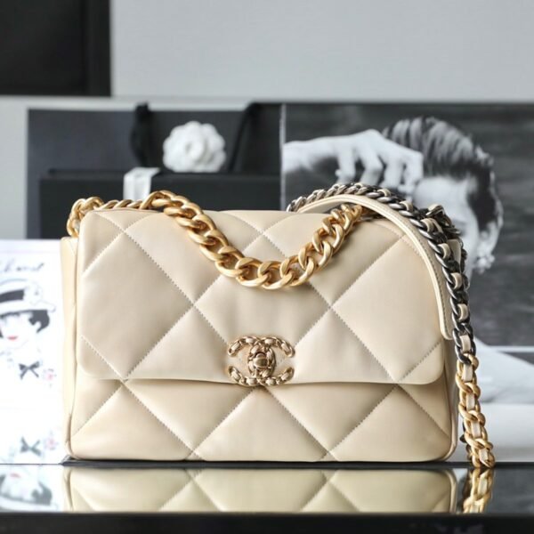 Chanel 19