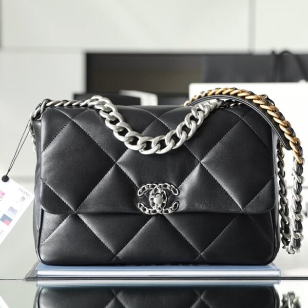Chanel 19