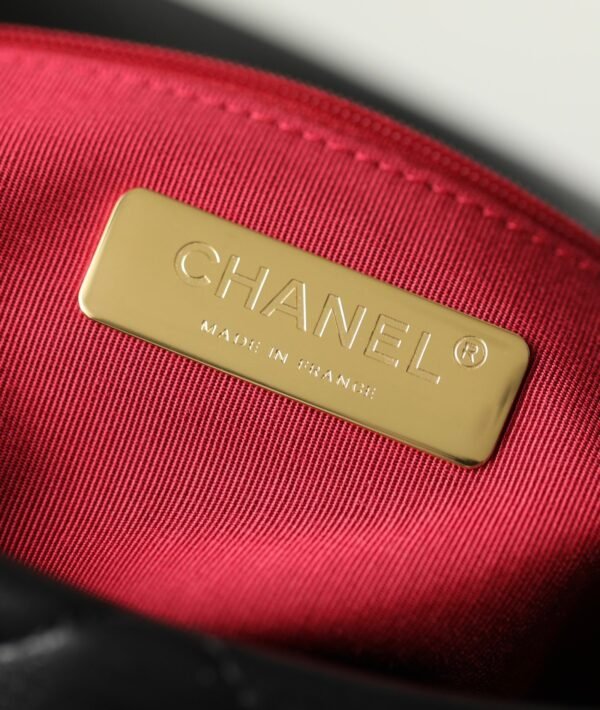 Chanel 19