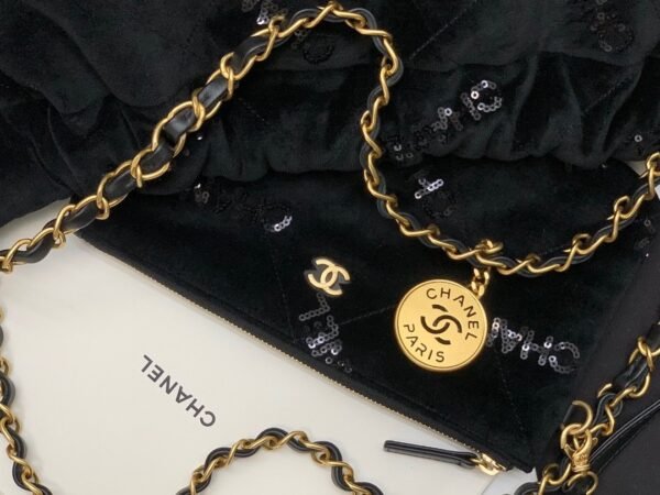 CHANEL 22