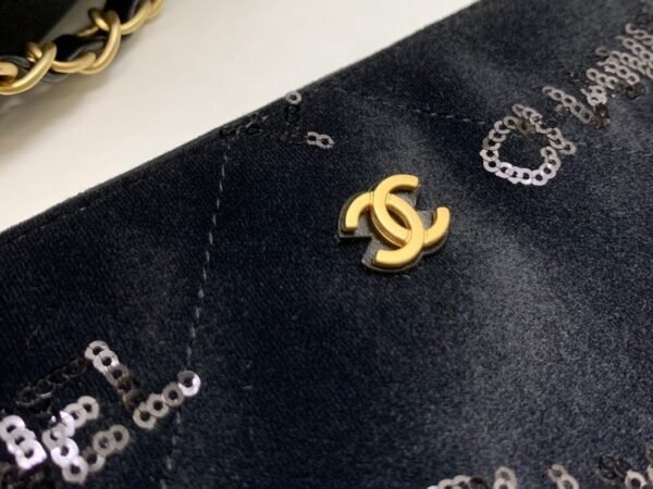 CHANEL 22