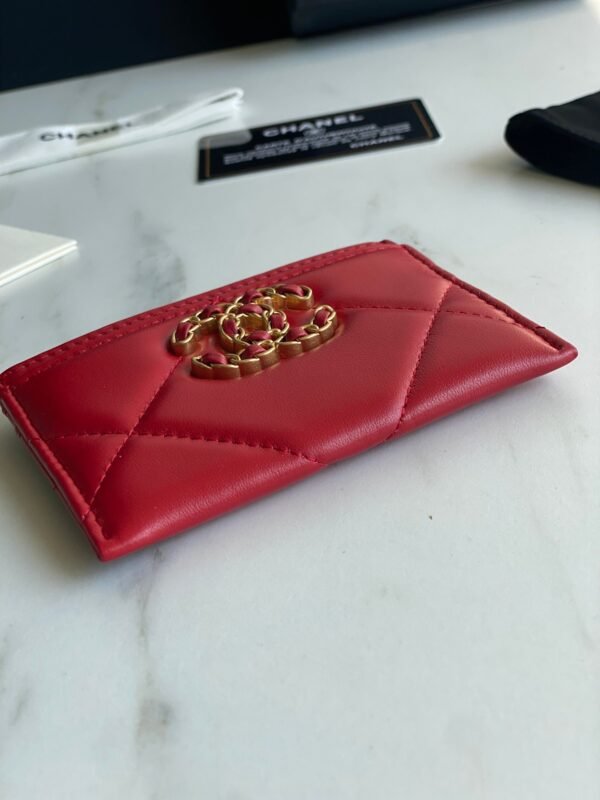 CHANEL 19 CARD HODLER