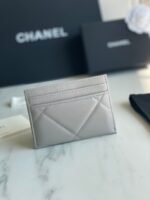 CHANEL 19 CARD HOLDER