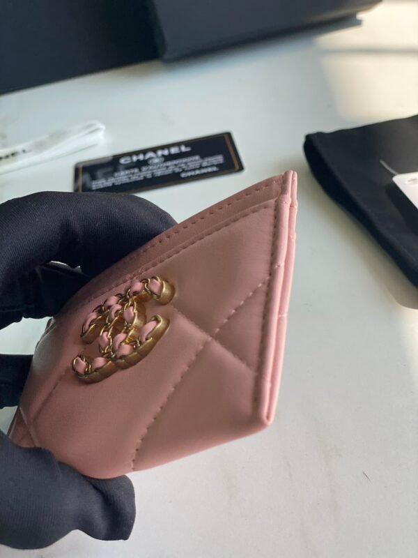 CHANEL 19 CARD HOLDER