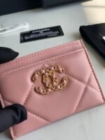 CHANEL 19 CARD HOLDER