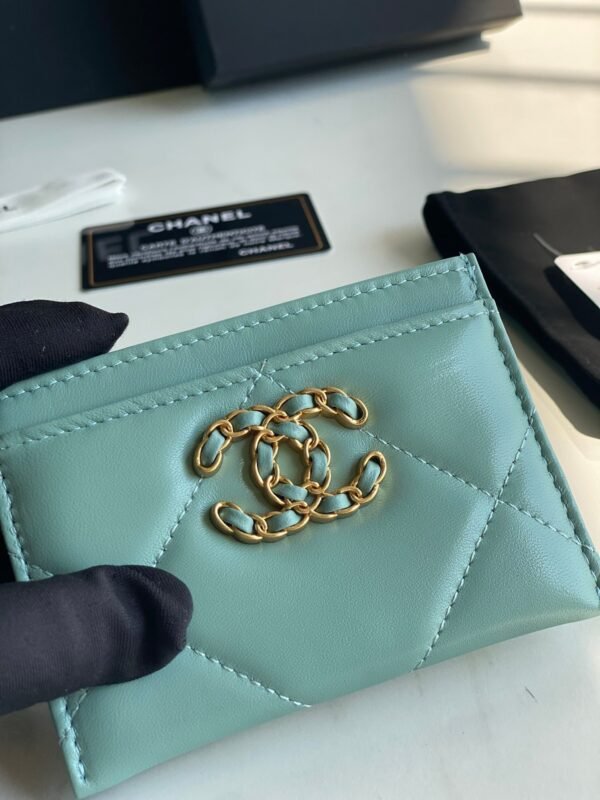 CHANEL 19 CARD HOLDER