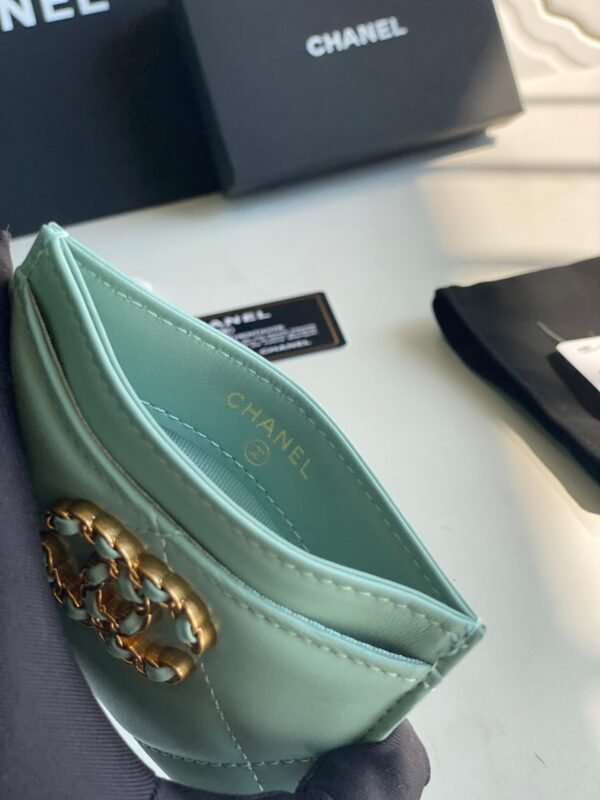 CHANEL 19 CARD HOLDER