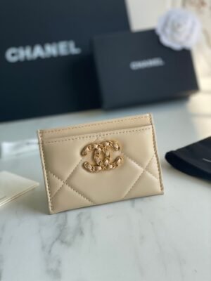 CHANEL 19  CARD HOLDER