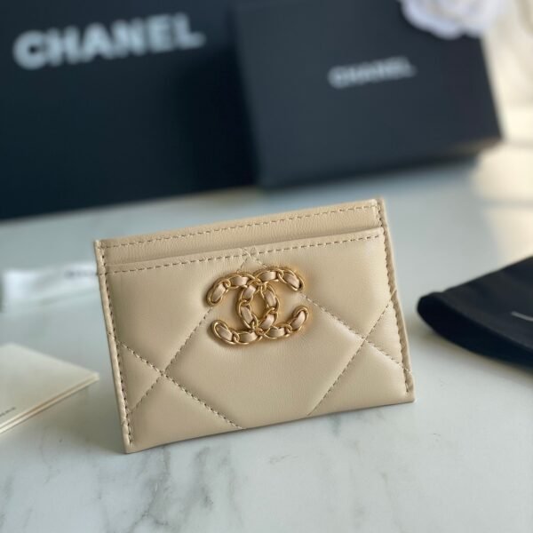 CHANEL 19 CARD HOLDER