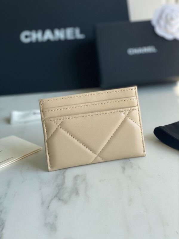 CHANEL 19 CARD HOLDER
