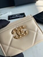 CHANEL 19 CARD HOLDER