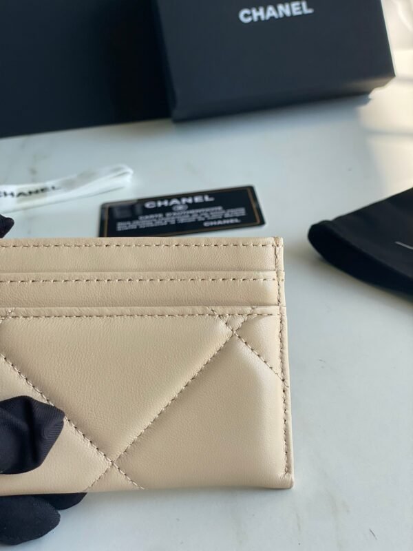 CHANEL 19 CARD HOLDER
