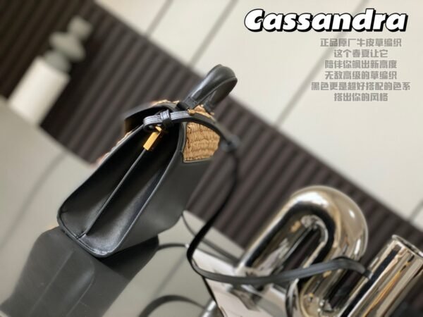 CASSANDRA MEDIUM CHAIN BAG IN CROCODILE-EMBOSSED SHINY LEATHER