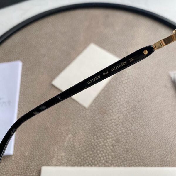 AVIATOR FRAME SUNGLASSES