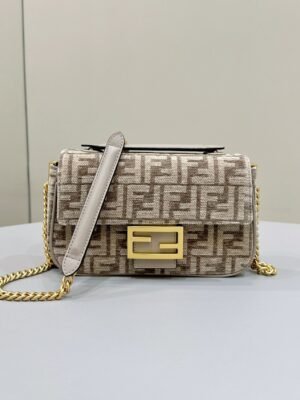 Fendi Chain Shoulder Bag