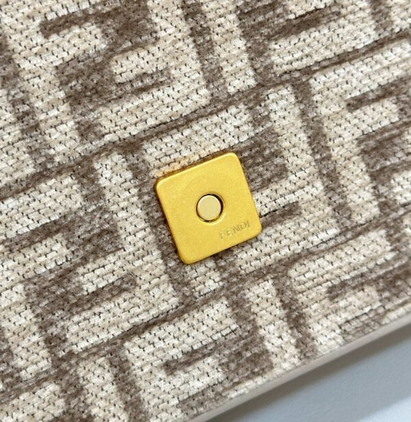 Fendi Chain Shoulder Bag