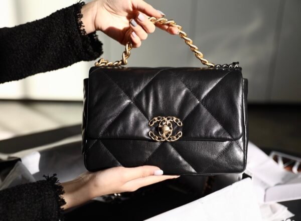 Chanel 19