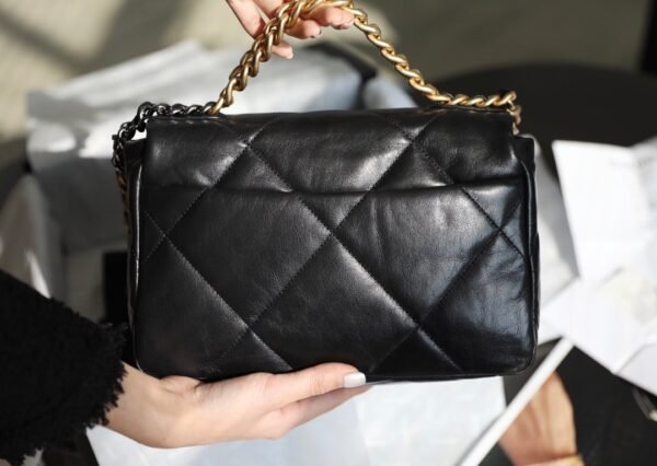 Chanel 19