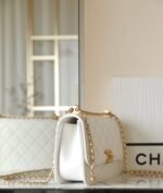 𝖠𝗇𝗍𝗂𝖻𝖺 flap bag