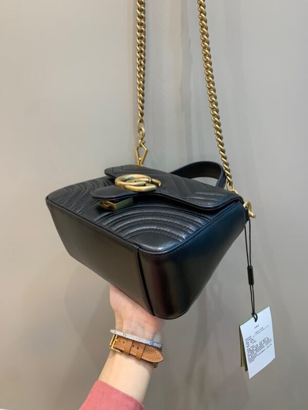 Classic handle bag