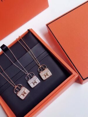 Hermès Amulettes Constance Pendant