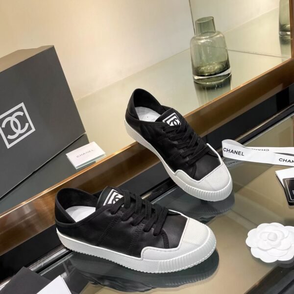 Chanel CASUAL SHOES IN BLACK MIX WHITE LAMBSKIN